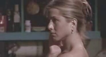 ഒരു നല്ല അടുക്കളയിൽ, ഒരു മുലാട്ടോ ഒരു വെളുത്ത അയൽക്കാരൻ നശിപ്പിക്കുന്നു