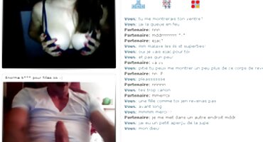 ഗേൾ സെ ട്രാസ്കോറെർ രണ്ട് കറുത്ത കോക്സുകൾ സ്വതന്ത്ര സമയം ചെലവഴിക്കുന്നു