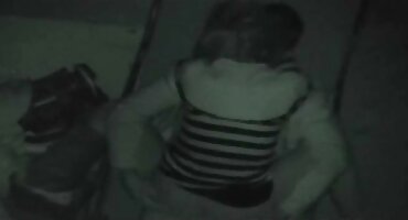 ഗംഭീര മാലിന്യം ജാഗ്രതയോടെ മറ്റൊരു കോഴി കോഴി