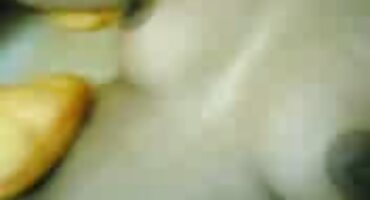 ലുസിഒഉസ് കോയിഡ് വസ്ത്രങ്ങൾ ഒരു സുഹൃത്തിന്റെ കോഴി സ്ട്രോക്ക്