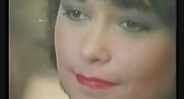 ഹോട്ട് സ്റ്റുഡന്റ് അവളുടെ പാവാട ഉയർത്തി അവളുടെ ഹുഡ്