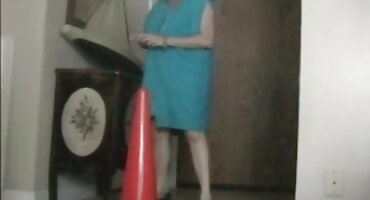 പാർക്കിൽ ശുദ്ധവായു യുവ കോഴി നുകരുന്ന