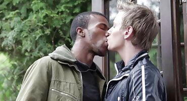 ഒരു കറുത്ത കൂട്ടുകാരന് തടിച്ച പെണ്ണുമായി ഒരു ഫക്ക് ഉണ്ടായിരുന്നു