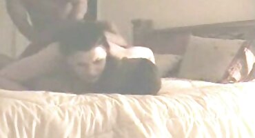 വ്യാജ അശ്ലീല നിർമ്മാതാവ് കഠിനാധ്വാനം നടി