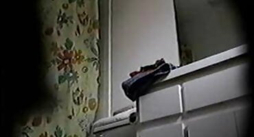 ചെറിയ ടിറ്റുകളും കഴുതയും പെൺകുട്ടി തകർക്കുന്നു