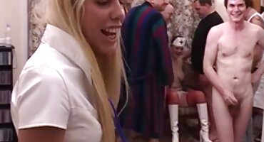 കൊച്ചു സഹോദരി ദയനീയമായി കോഴി നാറി ഒരു-തോൺ സഹോദരൻ സഹായിച്ചു