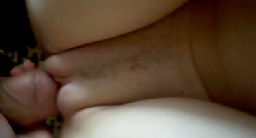 ബ്രൗൺ-മുടി മെഗാ-സ്ലട്ട് സഹായിച്ചു മനുഷ്യൻ കം