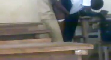 രണ്ട് സെ കോ കൂടെ മൃദുലമായ ത്രികോണം