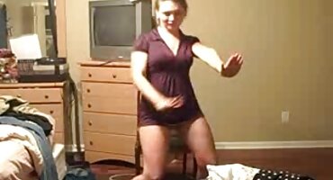 പമ്പ് സ്റ്റഡ് നട്ടുപിടിപ്പിച്ച ഒരു വെളുത്ത സെ സെ