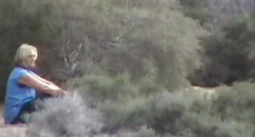 ബസ്റ്റി അവളുടെ സമനിരപ്പുണ്ടാക്കുകയും കുമ്മായം തികച്ചും