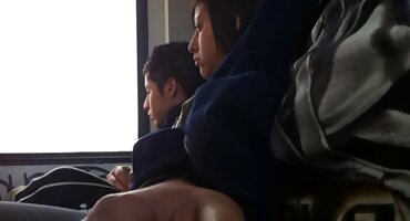 ബോർഡോ വസ്ത്രത്തിൽ ബ്രൂണെ