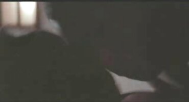 അവന്റെ കോഴി മുത്തശ്ശി പാന്റീസ് വഴി