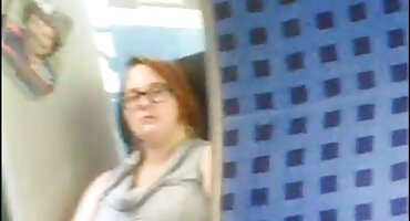 യംഗ് വിദ്യാർത്ഥികൾ എല്ലാ വിള്ളലുകളിലും രണ്ട് ഫക്ക് പെൺകുട്ടി