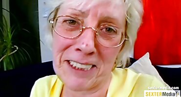 Gym workout നഗ്നനായി blonde girl