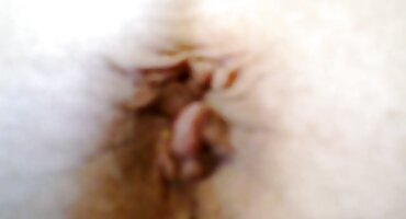 സുന്ദരിയായ വേലക്കാരി മുത്തച്ഛൻ വൈകാരികമായി നശിപ്പിച്ചു