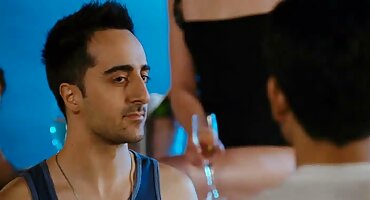 വികാരാധീനനായ ആൾ എളുപ്പത്തിൽ എബണി നശിപ്പിച്ചു