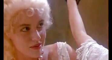 എബോണി നിർബന്ധിതരായി ഒരു ആൺകുട്ടിയുടെ അഗാധമായ കോഴി