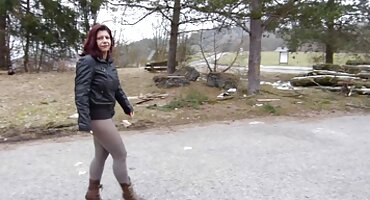 ചിക്കൻ ആദ്യ തവണ നക്കി വലിയ കുരുമുളക് ഇഷ്ടപ്പെടുന്നു