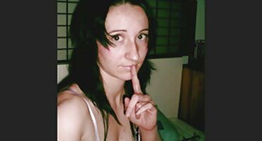 സുന്ദരിയായ പാവ അവളുടെ കാമുകന്റെ കോഴിയിൽ നിന്ന് കം കുടിച്ചു