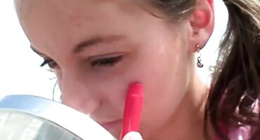 ഹോട്ട് ക്യാമറ ട്രെയിനുകൾ ഒരു ആൺകുട്ടിയുടെ കോഴി