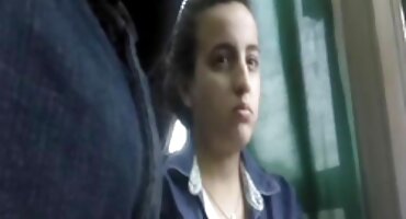 വലിയ എബണി കോഴി ഒരു വേശ്യയുടെ സ്തനങ്ങൾ പ്രവേശിക്കുന്നു