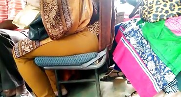 ചെറിയ ഉറച്ച മുലകൾ കൊണ്ട് സ്കിൻ റഗാസ പെൺകുട്ടി കോഴി ചാടി