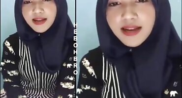 വെറും പുറത്തു പെൺകുട്ടി ഒരു ഹാർഡ് ഇണചേരൽ സവാരി