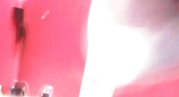 പയ്യന്റെ ഹാർഡ് കോഴി ഇറുകിയ കഴുത പ്രവേശിക്കുന്നു