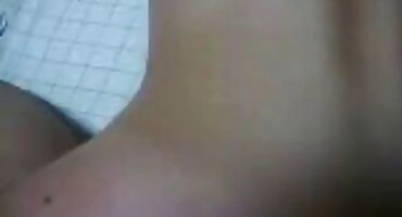 കഴിവുറ്റ പെൺകുട്ടി ഓര്മകളുടെ piglet സമനിരപ്പുണ്ടാക്കുക