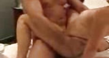 ടാറ്റൂ ചെയ്ത ആൾ ഒരു ബ്ലൊഗ് സെ സെ പ്രകടനം