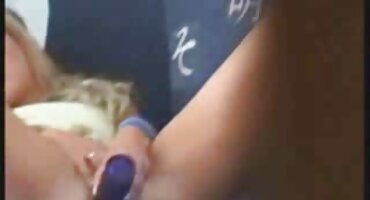 സ്വാതന്ത്ര്യം ലേഡി ഒരു സെക്സ് ടോയ് സവാരി