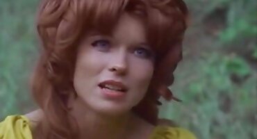 സ്റ്റുഡന്റ് പണമിടപാട് പെൺകുട്ടി, വരയുള്ള സ്റ്റൂക്കിംഗ്സ്