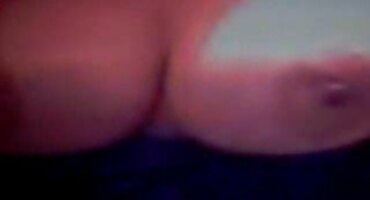 വലിയ ആവേശത്തോടെ, യുവതി മിസ്റ്റർ ഡിക്കിനെ കുടുക്കുന്നു