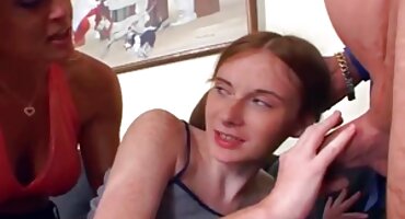 കാടുകളിൽ ചൂടുള്ള യുവ സെക്സ് പങ്കാളി