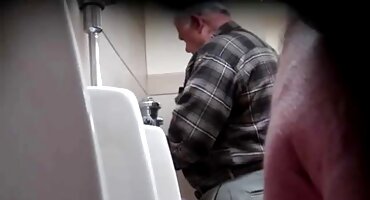 Pretty blonde gets oral pleasure നിന്ന് stranger