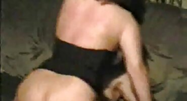 സുന്ദരിയായ ഒരു പെണ്കുട്ടിയുമായി ലൈംഗികബന്ധത്തില് ഏര്പ്പെട്ടു