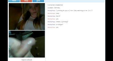 ഉത്സാഹത്തോടെ വായിൽ എടുത്തു ലിംഗം സേവിക്കുന്നു