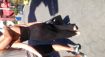 ഡ്യൂഡ് തന്റെ സുന്ദരിയായ കാമുകി ഒരു ചെറിയ കോഴി കൊണ്ട് ഫക്ക് ചെയ്തു