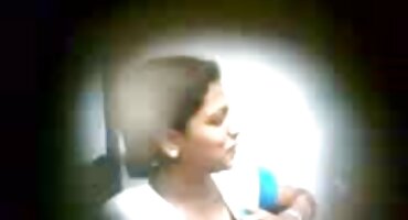 ഉറച്ച ഉദ്ദേശത്തോടെ പെൺകുട്ടി അവളുടെ സമനിരപ്പുണ്ടാക്കുക