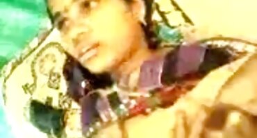 വലിയ മുലകളുള്ള ലേഡി കുളത്തിലൂടെ നശിപ്പിച്ചു