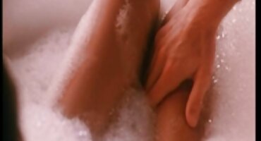 നഗ്നനായ മനുഷ്യൻ എല്ലാ ദ്വാരങ്ങളിലും സെക്സിനായി അയൽക്കാരനെ പ്രചരിപ്പിച്ചു