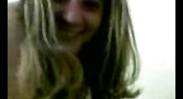 സൗന്ദര്യം ഒരു സുഖപ്രദമായ പുസ്സി കിടക്കയിൽ നശിപ്പിച്ചു