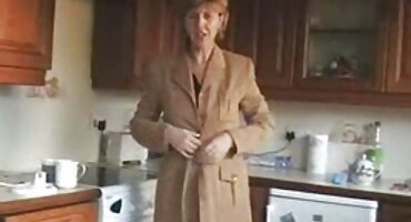 നഗ്ന നേർത്ത പെൺകുട്ടി ഇഷ്ടപ്പെടുന്നു ദ്വാരങ്ങൾ