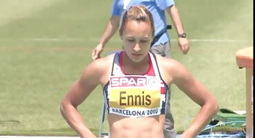 കാമം രഗജ്സ പെൺകുട്ടി ഒരു കൃത്രിമത്വം സ്വയം ധരിക്കുന്നു