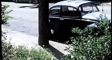 അവൾ പതുക്കെ അവളുടെ മുലകളെ ചുംബിക്കുകയും ബ്ലൊഗ് ന്റെ സമനിരപ്പുണ്ടാക്കുകയും ചെയ്യുന്നു