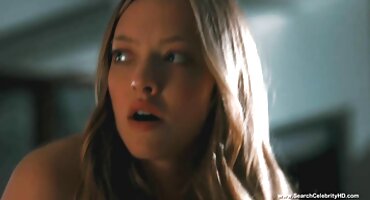 സുന്ദരിയായ പെൺകുട്ടി സന്തോഷത്തോടെ സെക്സ് പണം എടുത്തു