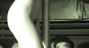 സ്വതന്ത്ര പെൺകുട്ടികൾ ഒരു കോഴി സവാരി