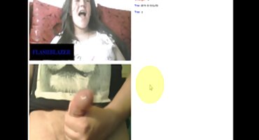 അവന്റെ ചെറുപ്പക്കാരൻ അടുക്കളയിൽ പിന്നിൽ നിന്ന് നാശം