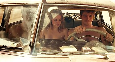 കാമുകി ഉടനെ കോഴി ഉല്ലാസവാനായ തിരിഞ്ഞു