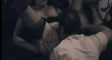 ഡിസ്കോയിൽ സെക്സ് പെൺകുട്ടികൾ കുടിക്കാൻ ഇഷ്ടപ്പെടുന്നു